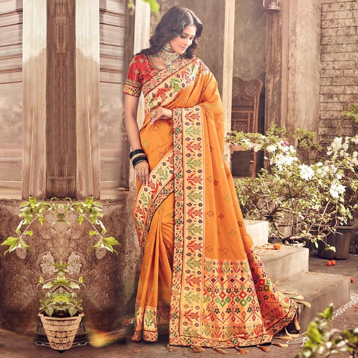 Индийский женский костюм для лета