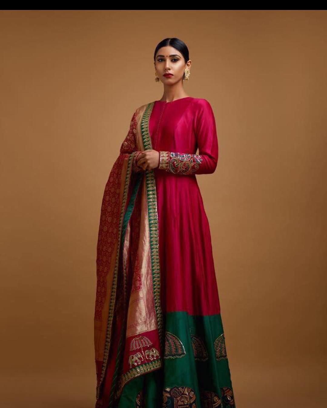 Индийское платье с декольте