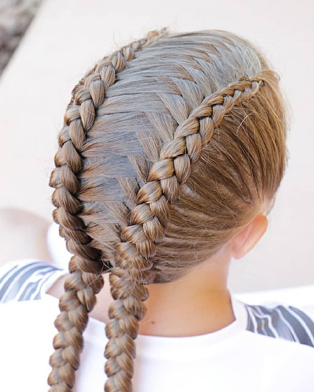 Косички с прядями для девочек