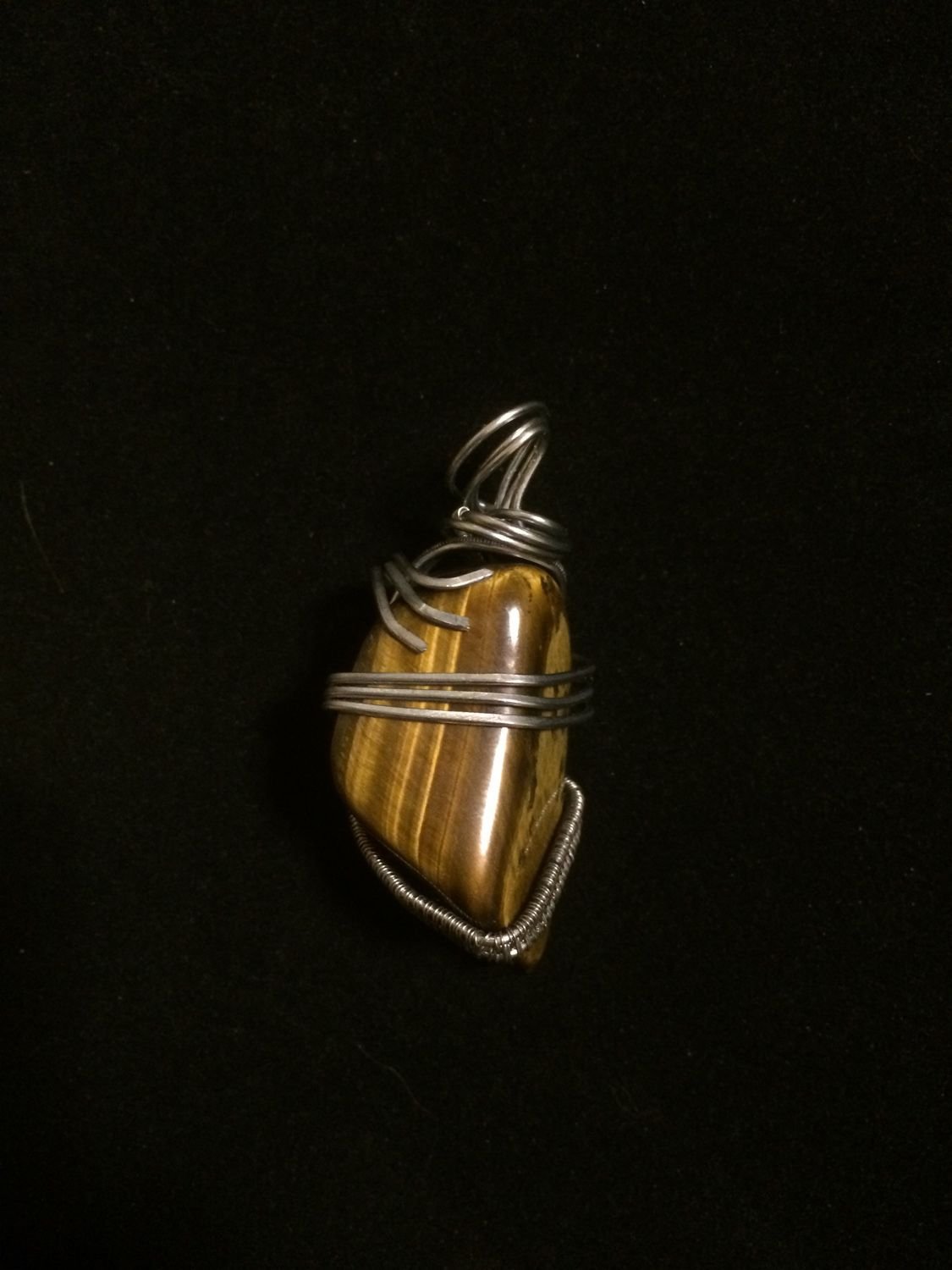 Подвеска из тигрового глаза