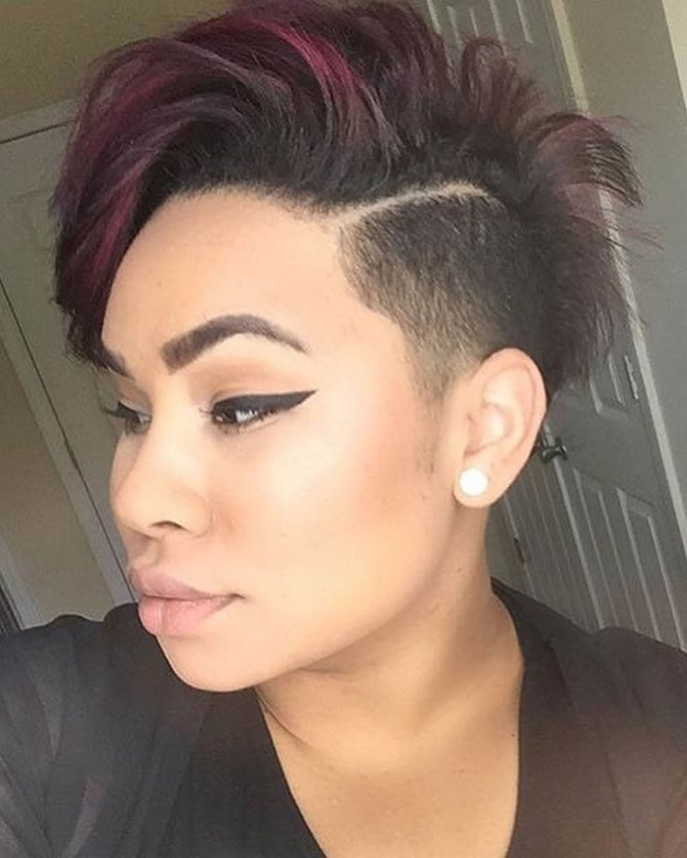 Стрижка с выбритым боком