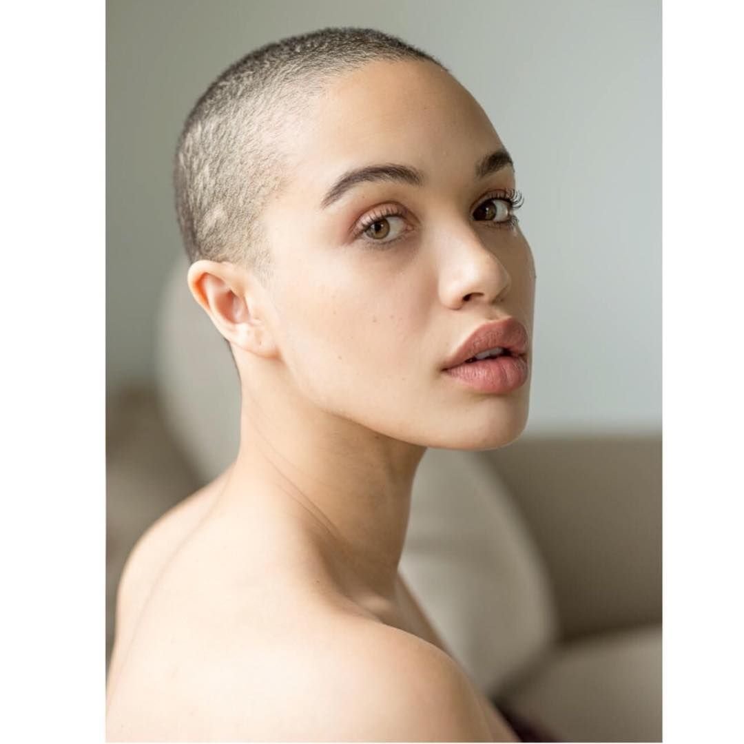 Боб андеркат затылок стрижка длинные