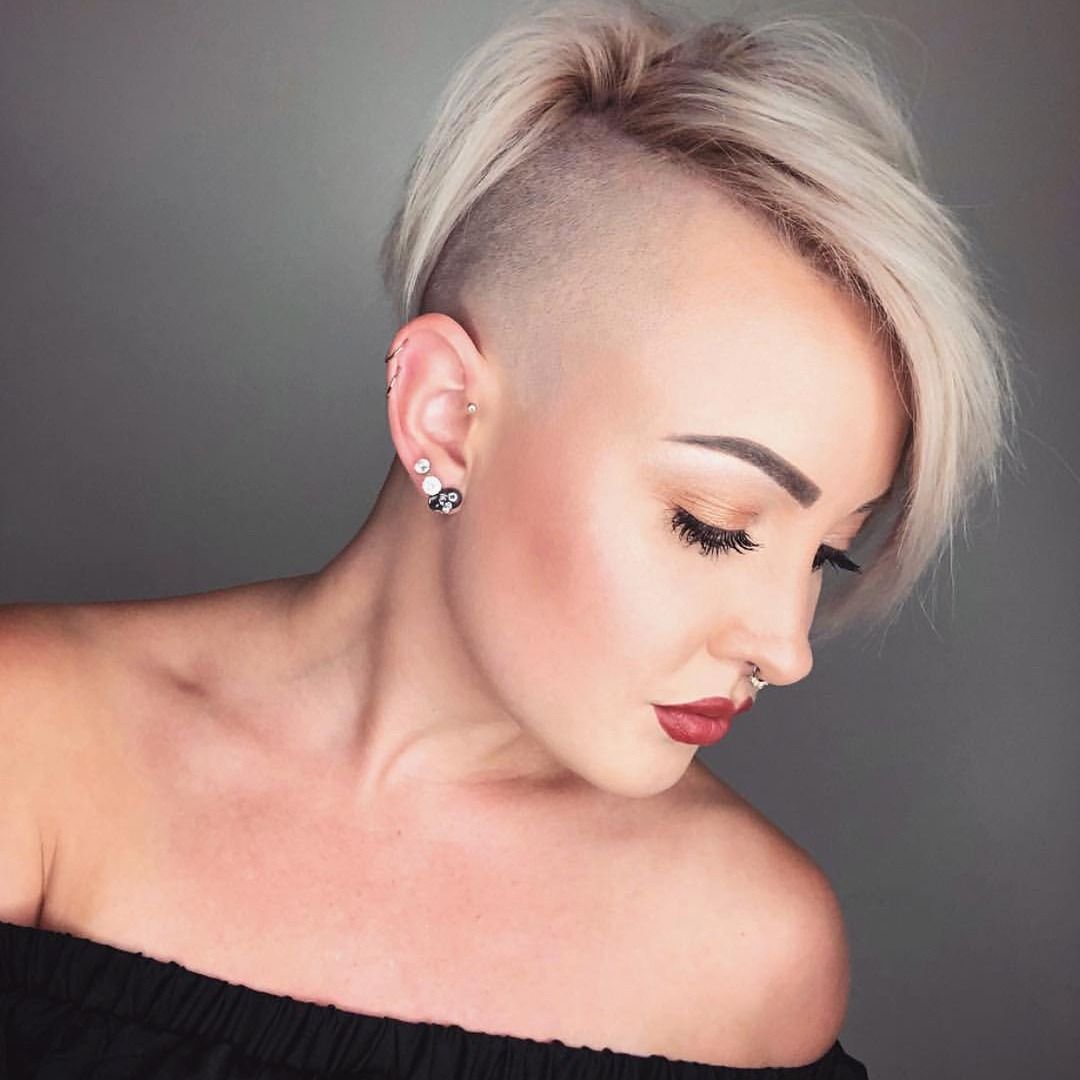 Стрижка андеркат женская Помпадур