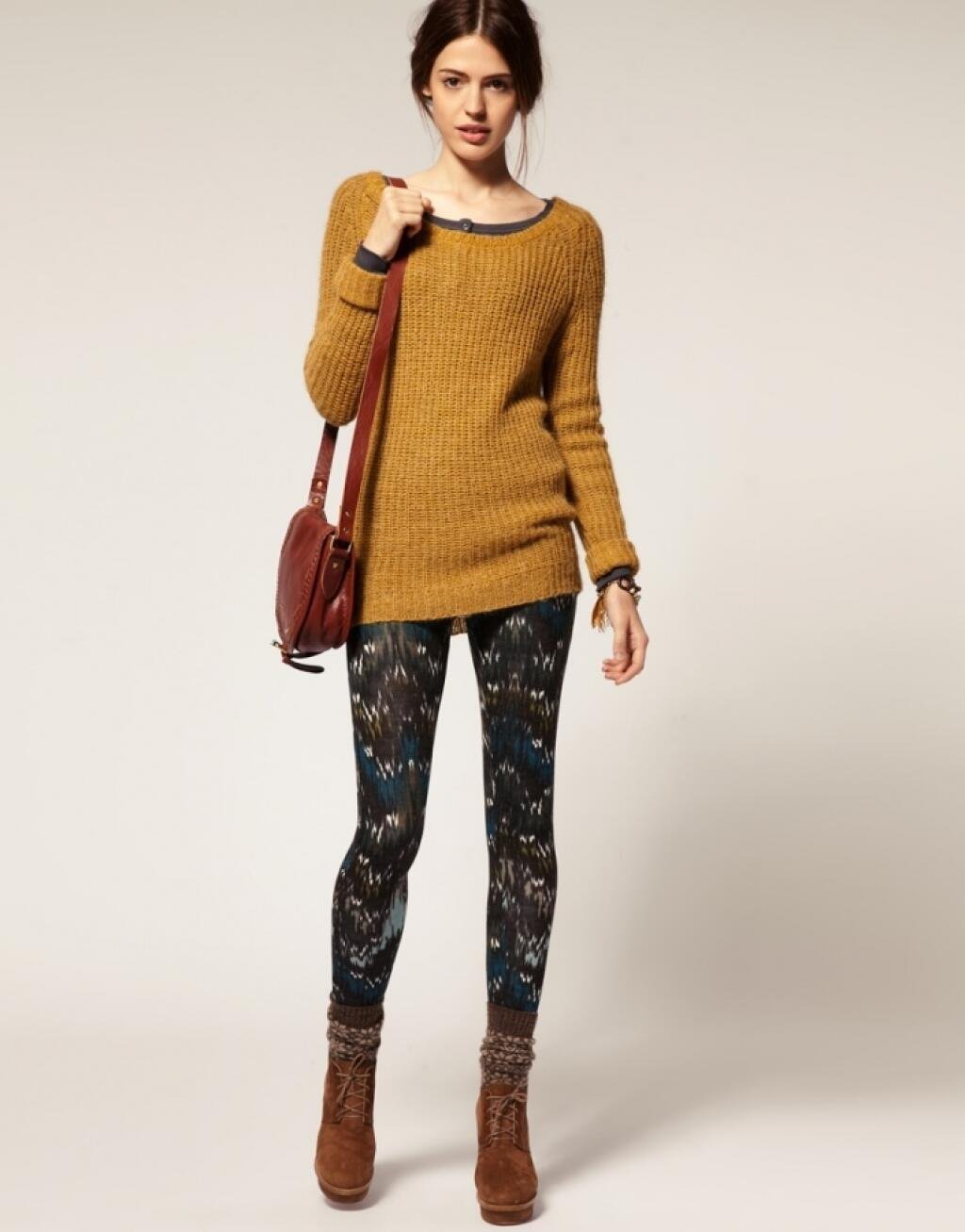 Серый свитер с лосинами