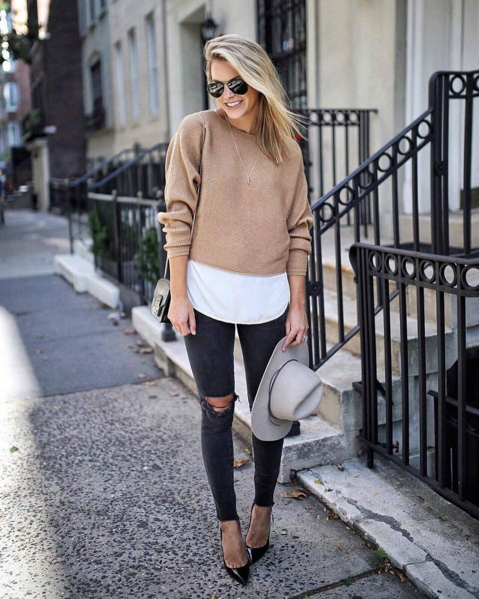 Кожаные легинсы и свитер