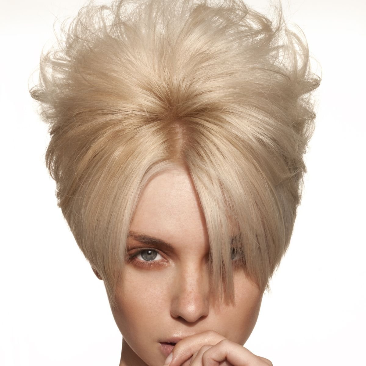 Стильные женские стрижки до и после