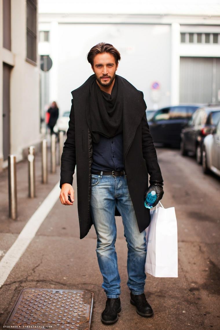 Стильный мужчина в пальто