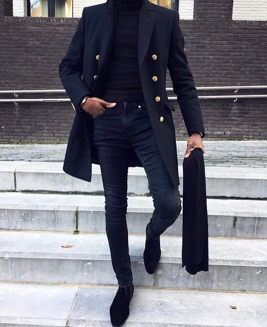 Дима Масленников в черном пальто