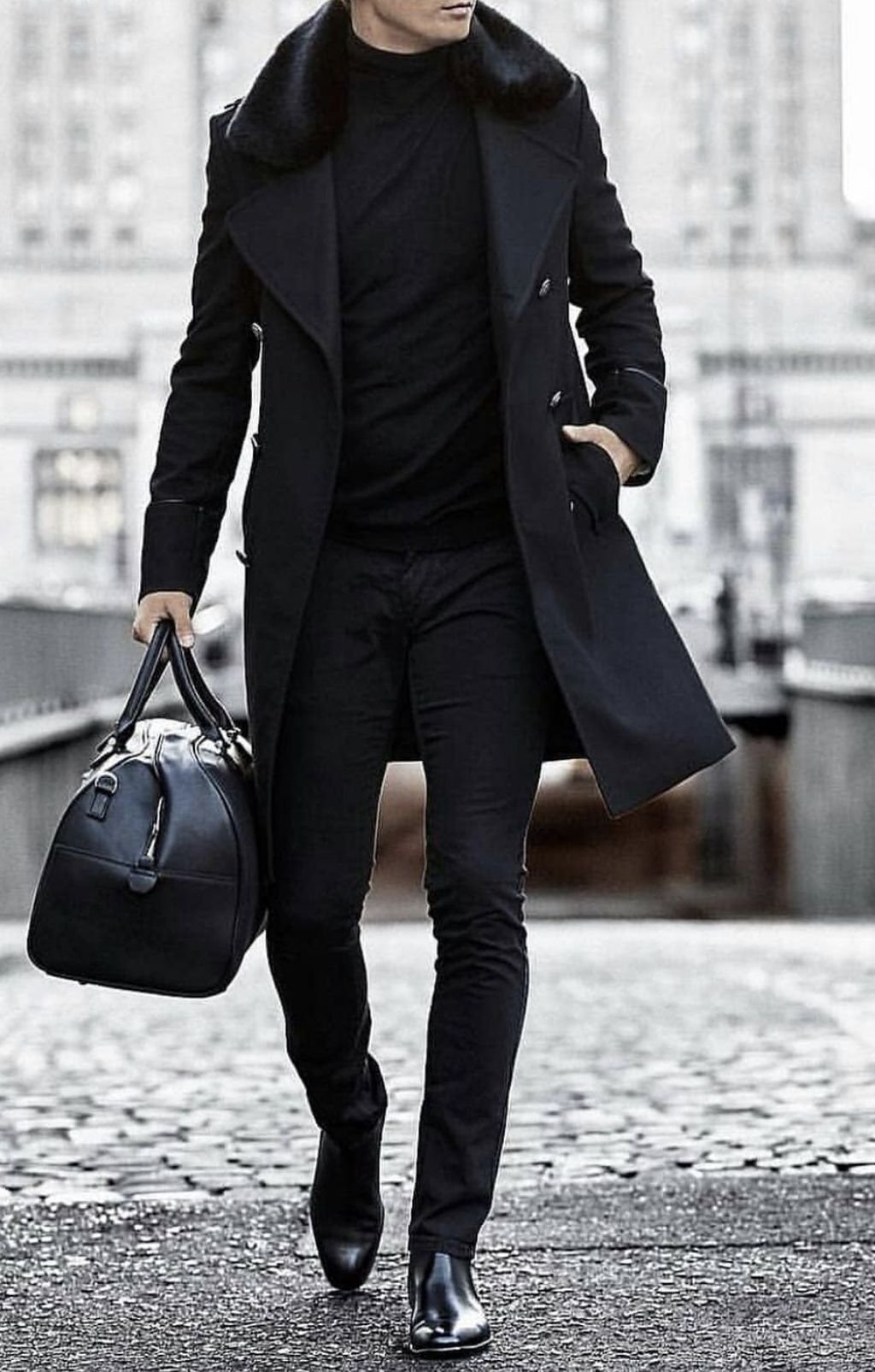 Мужчина в пальто