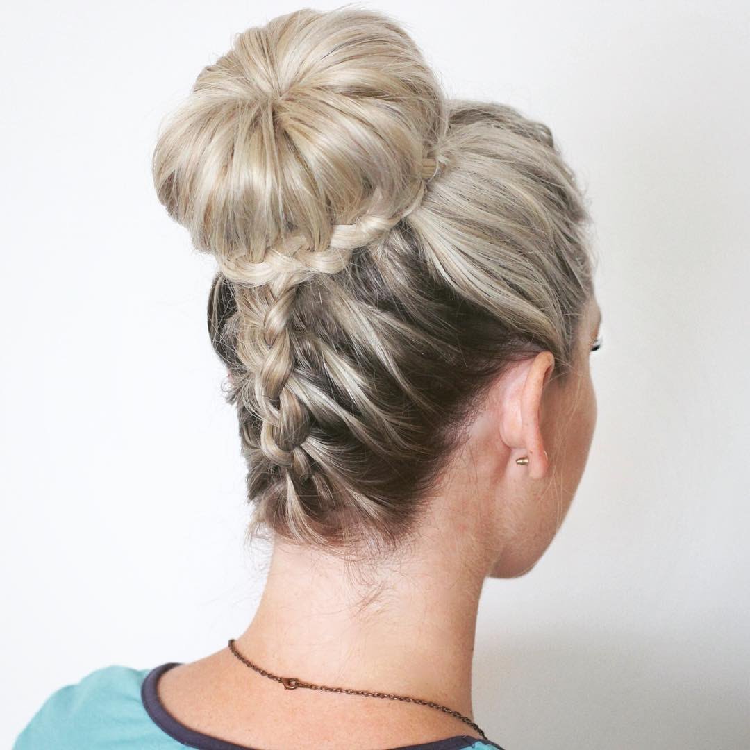 Пучок с косами на длинные волосы