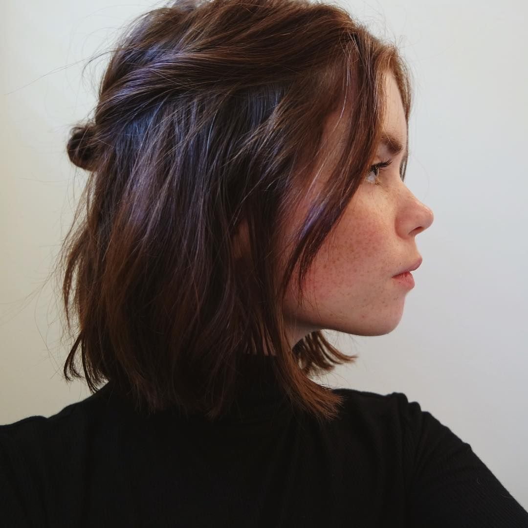 Стрижка с прядями у лица