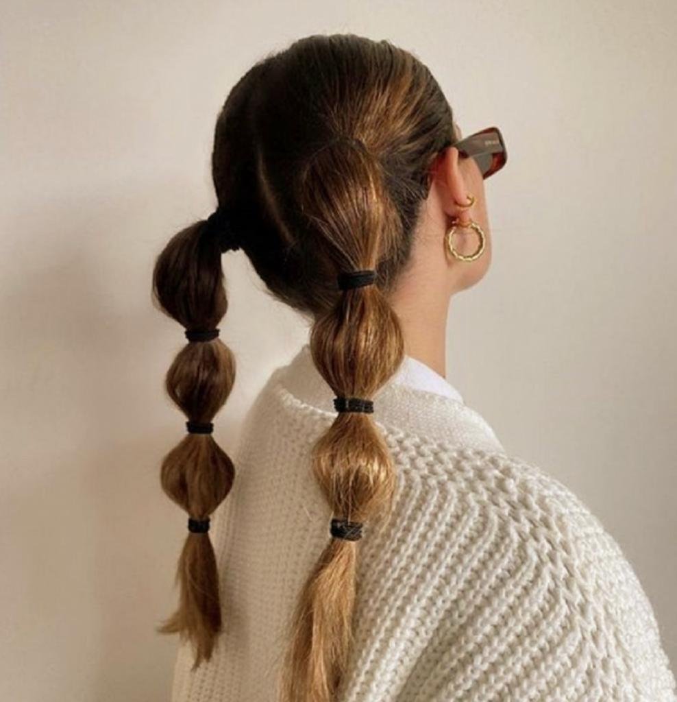 Прическа две шишки и распущенные