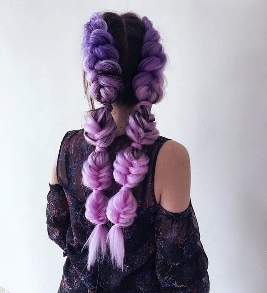 Прическа с вплетением искусственных прядей