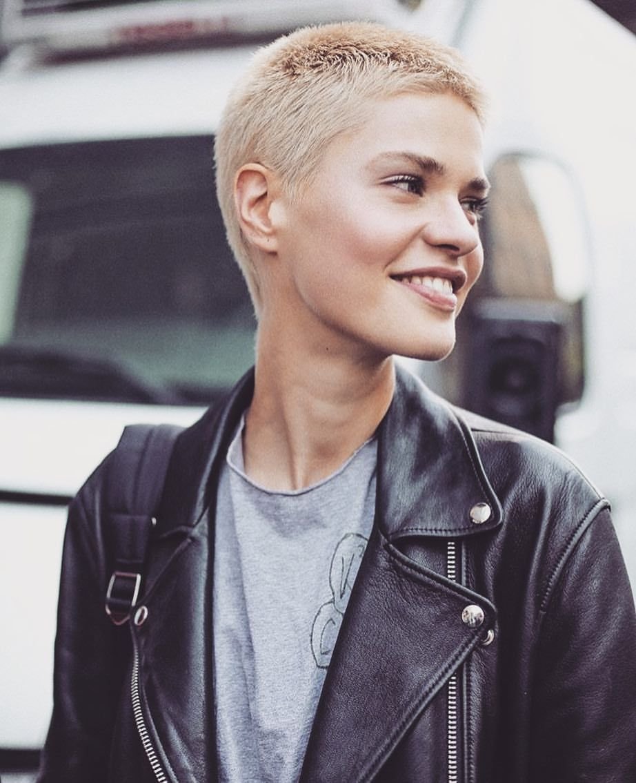 Короткая стрижка Томбой Ежик