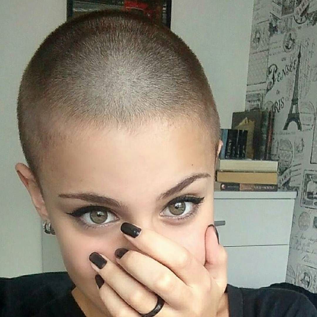 Стрижка женская под машинку с узором