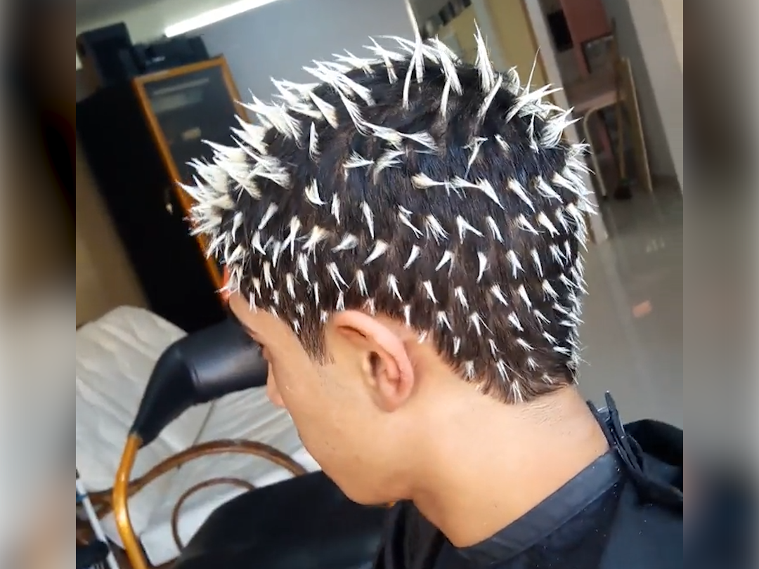 Мелирование на мужской стрижке через шапочку