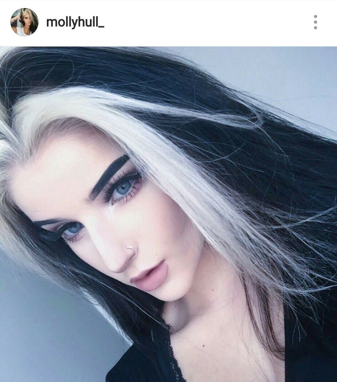 Белые пряди на челке