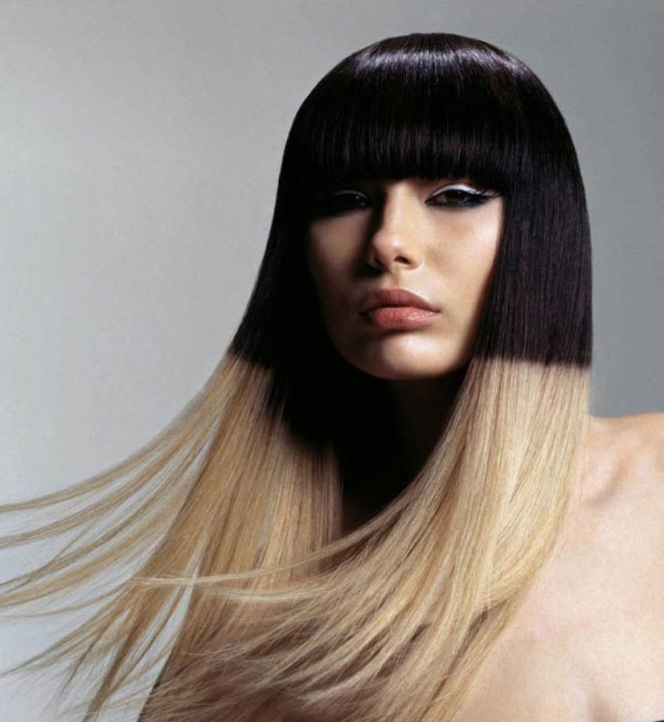 Блондинка с челкой