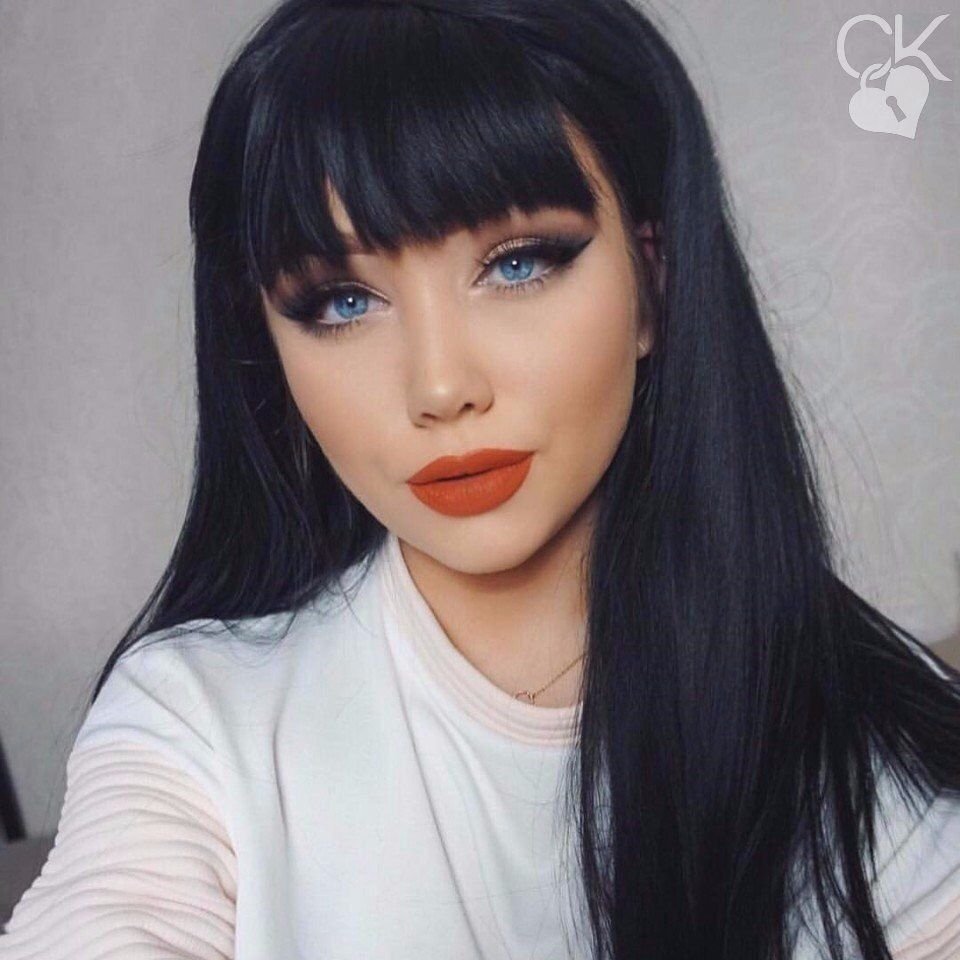 Прическа с белыми прядями