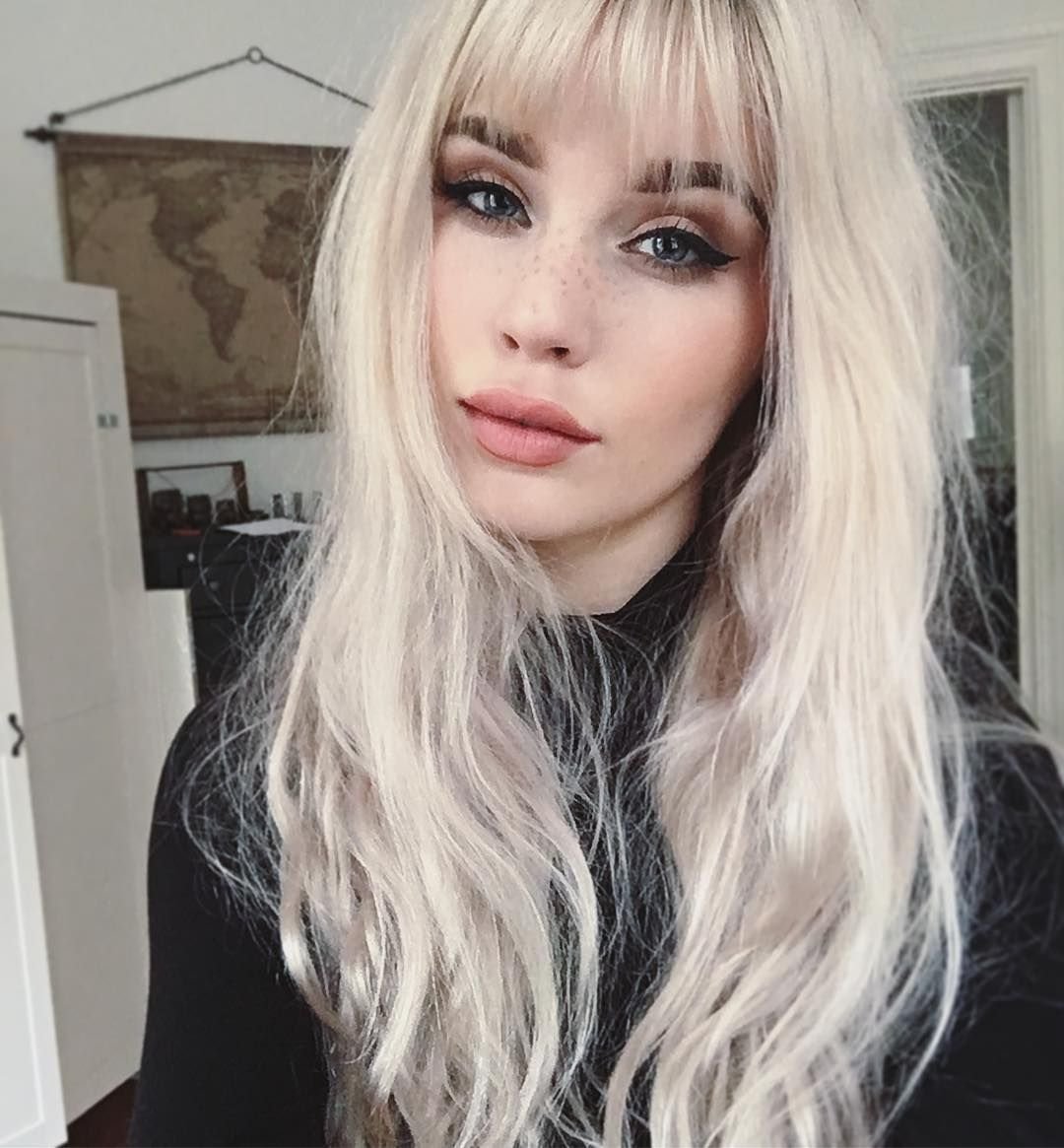 Окрашенная челка в белый