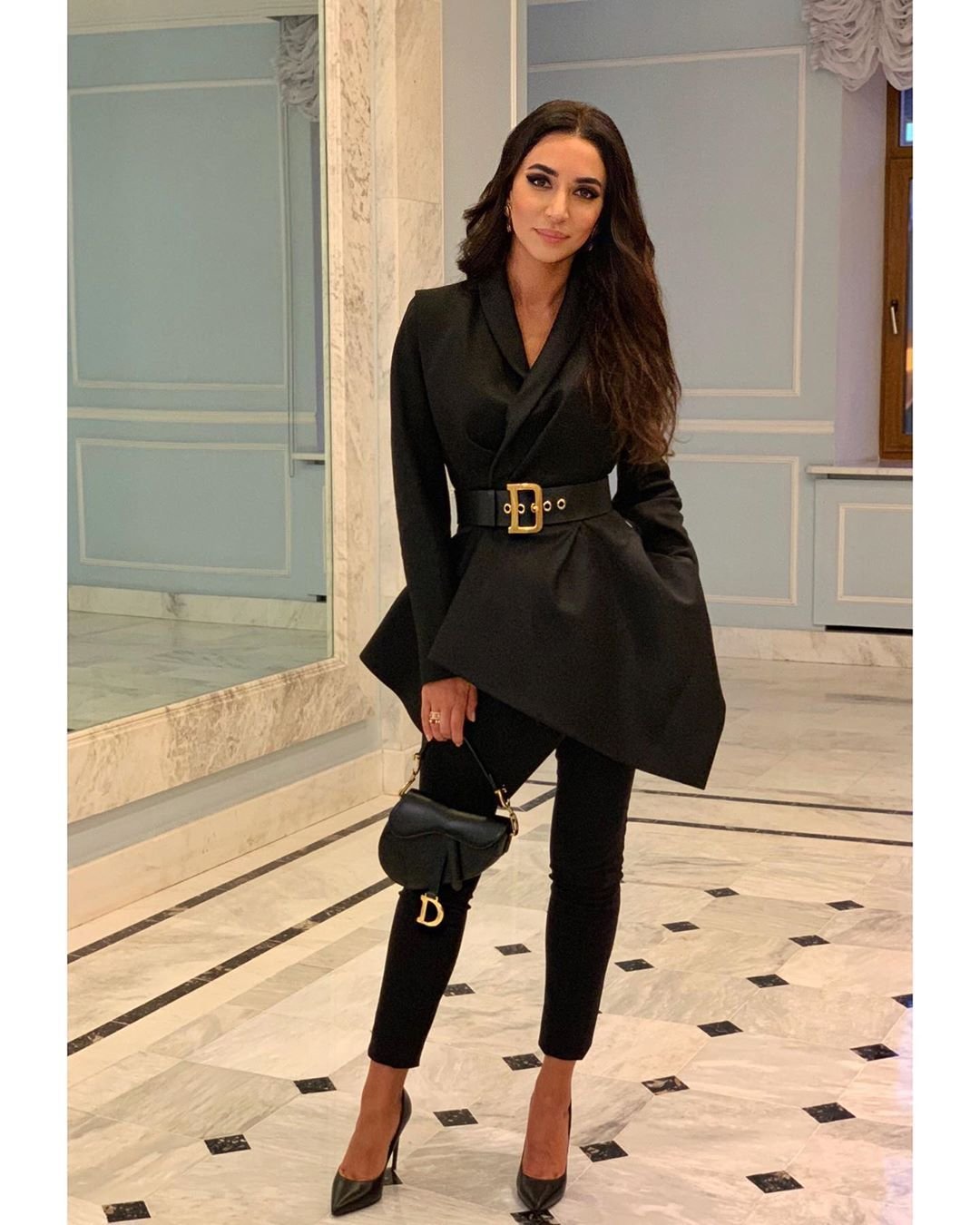 Образ с пиджаком оверсайз и юбкой мини