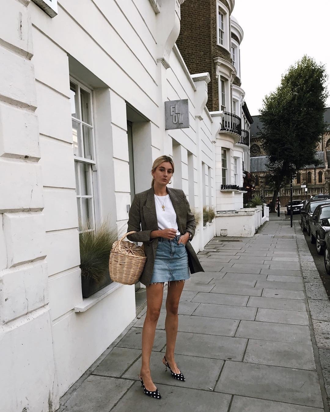 Джинсовая юбка с каблуками