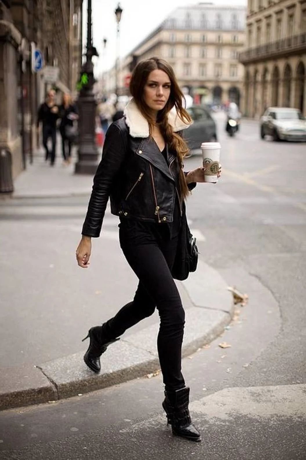 Барбара Палвин в косухе