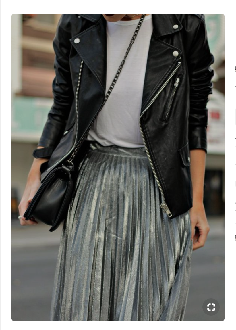 Кожаная куртка с шипами женская