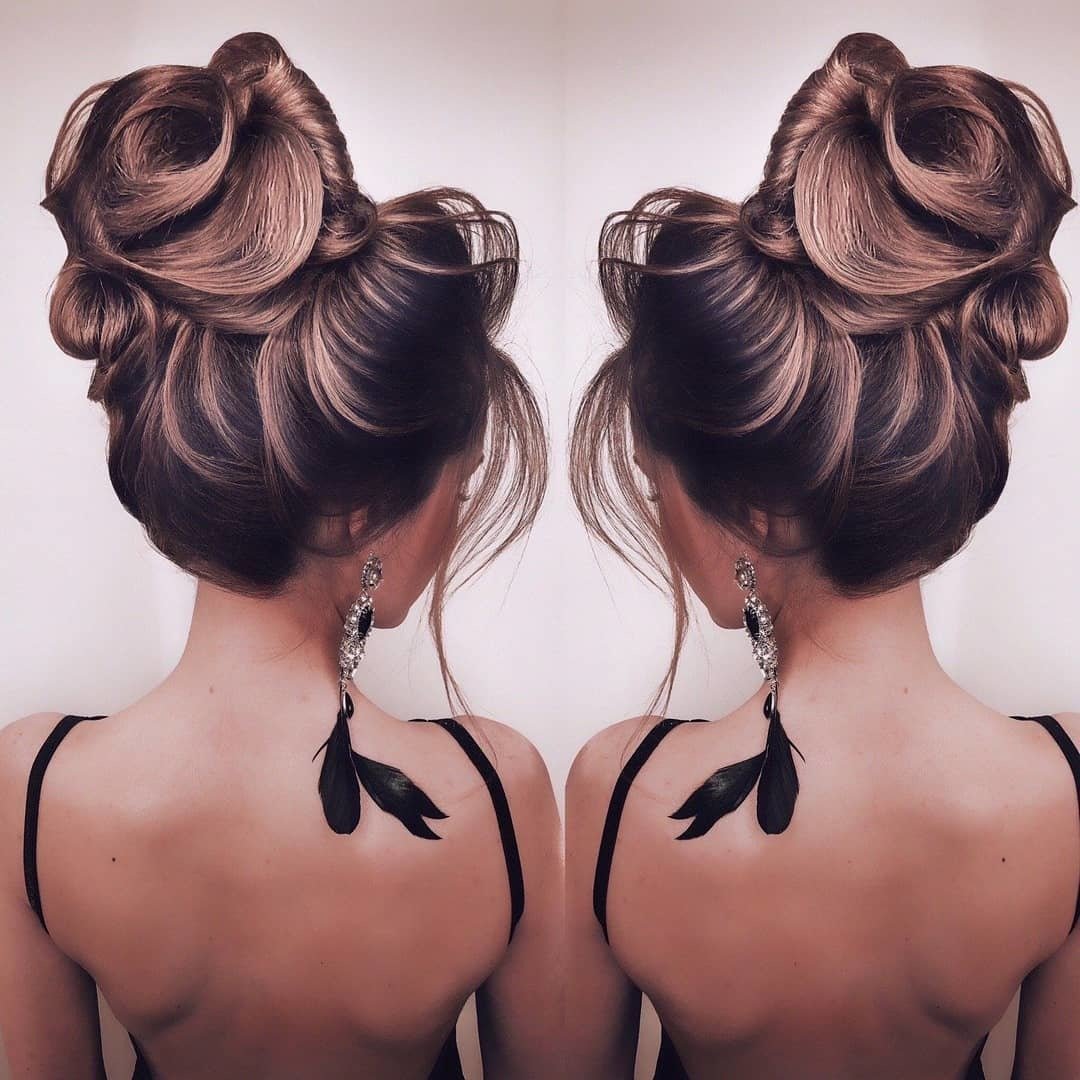 Красивые прически с двумя пучками