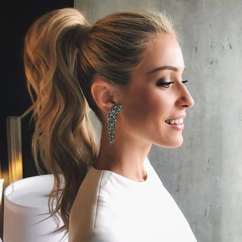 Свадебная прическа хвост