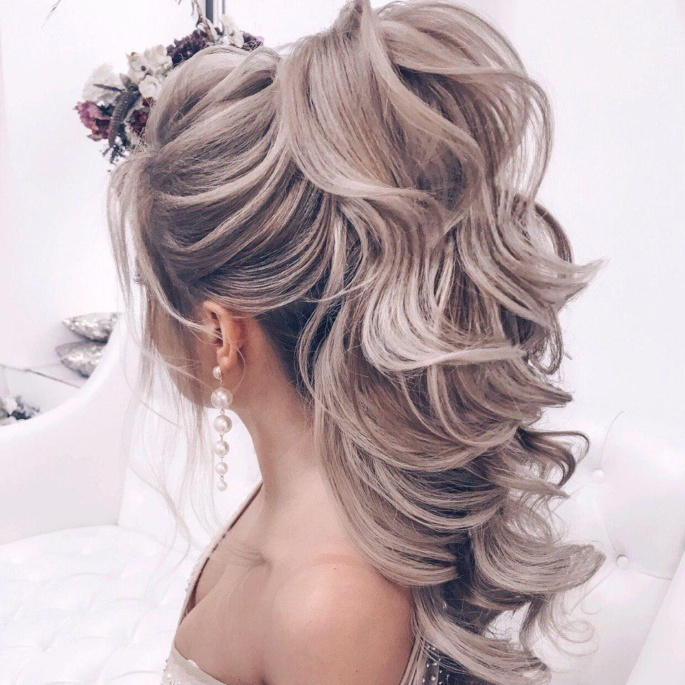 Мелированные волосы в хвосте