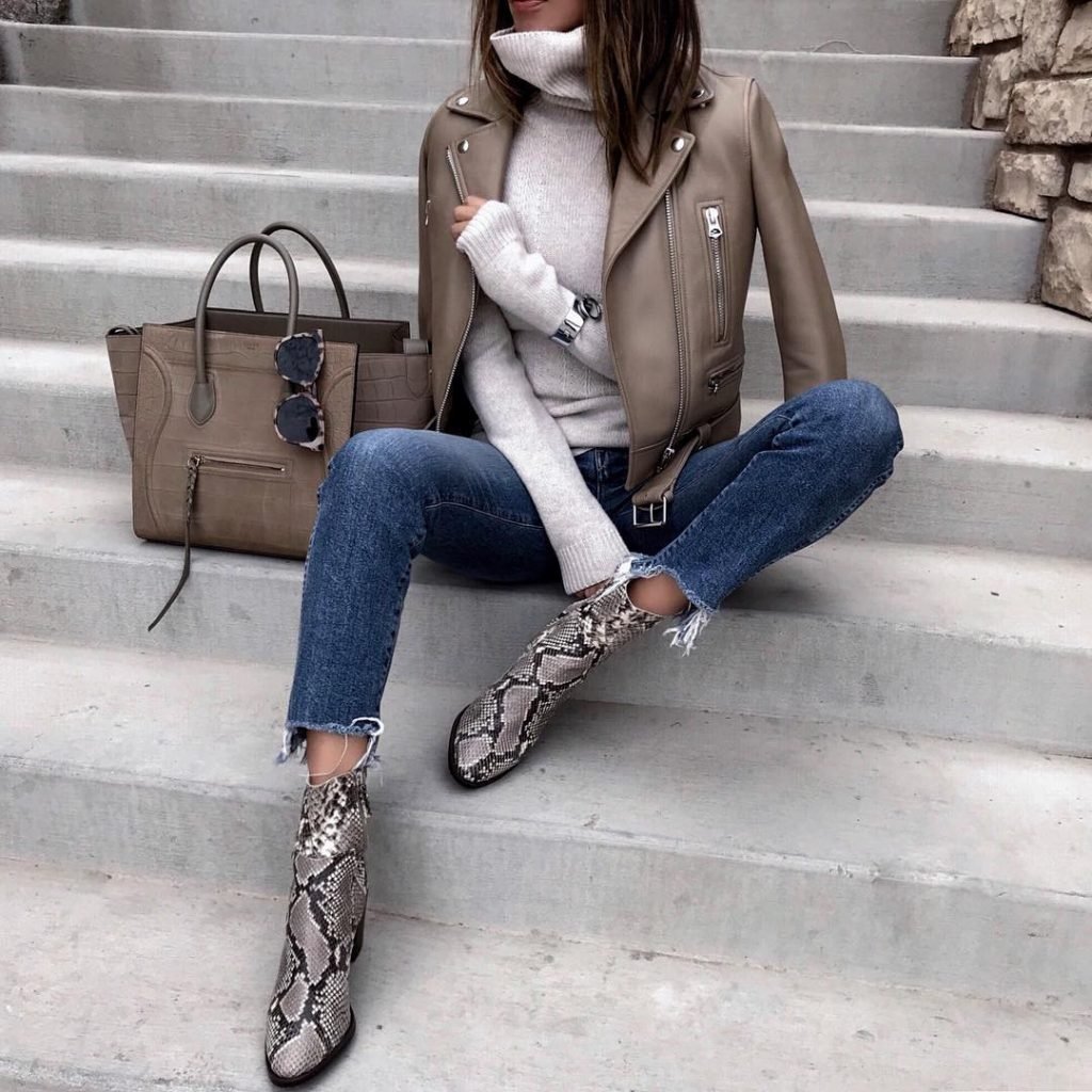 Джинсы с лоферами женские