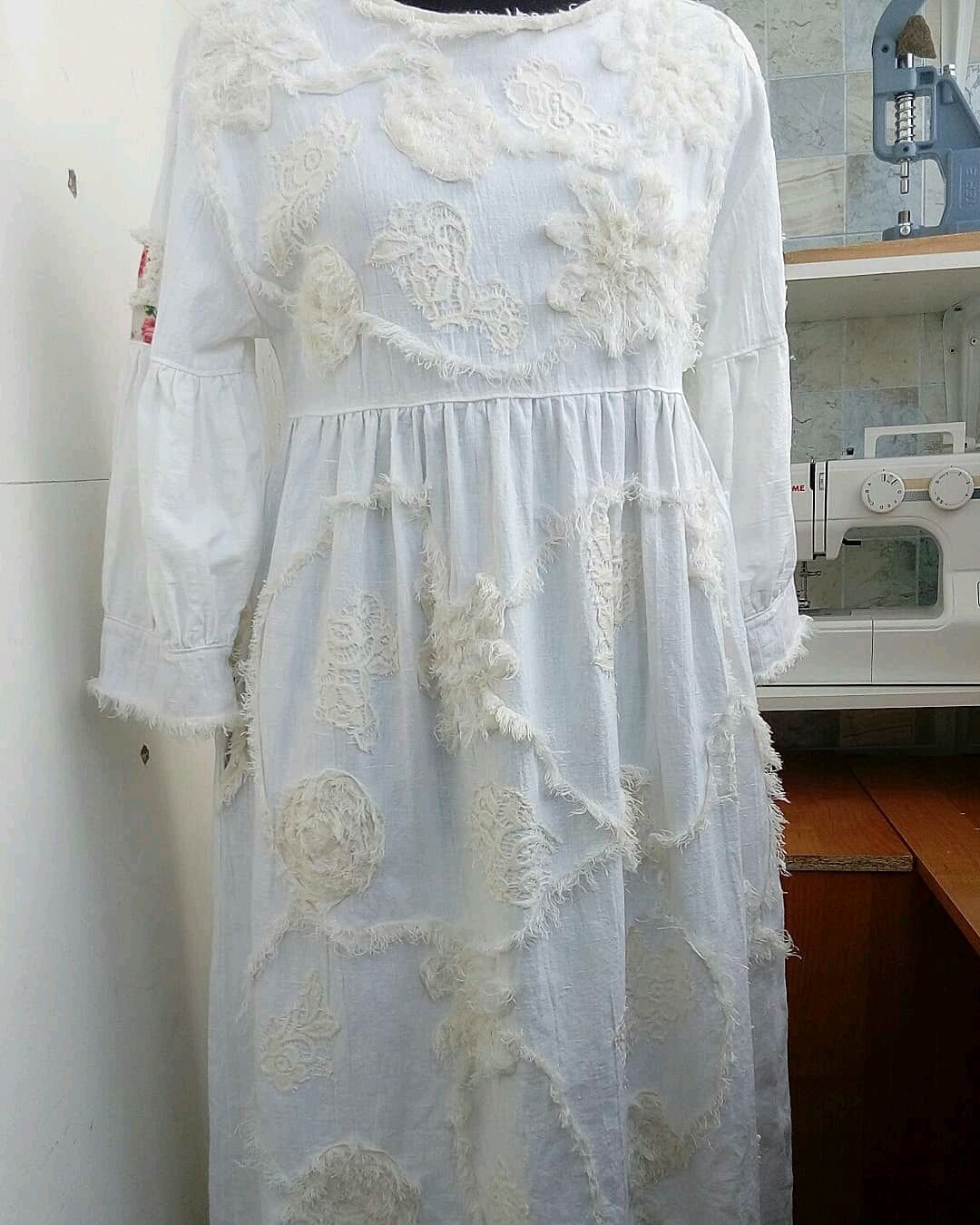 Платье из льна с кружевом