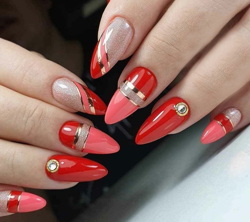 Красный френч 2022 миндаль