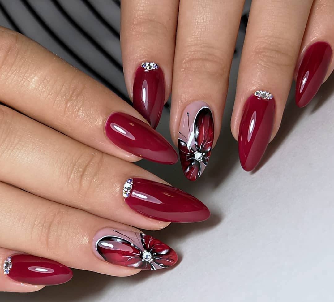 Красный френч 2022 миндаль