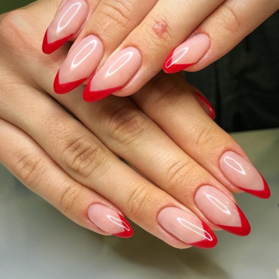 Красный френч на миндаое