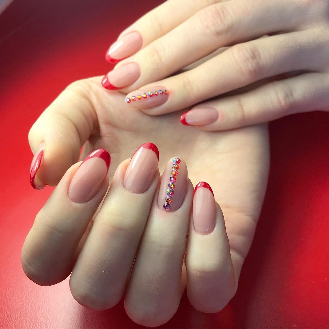 Красный френч на длинный миндаль