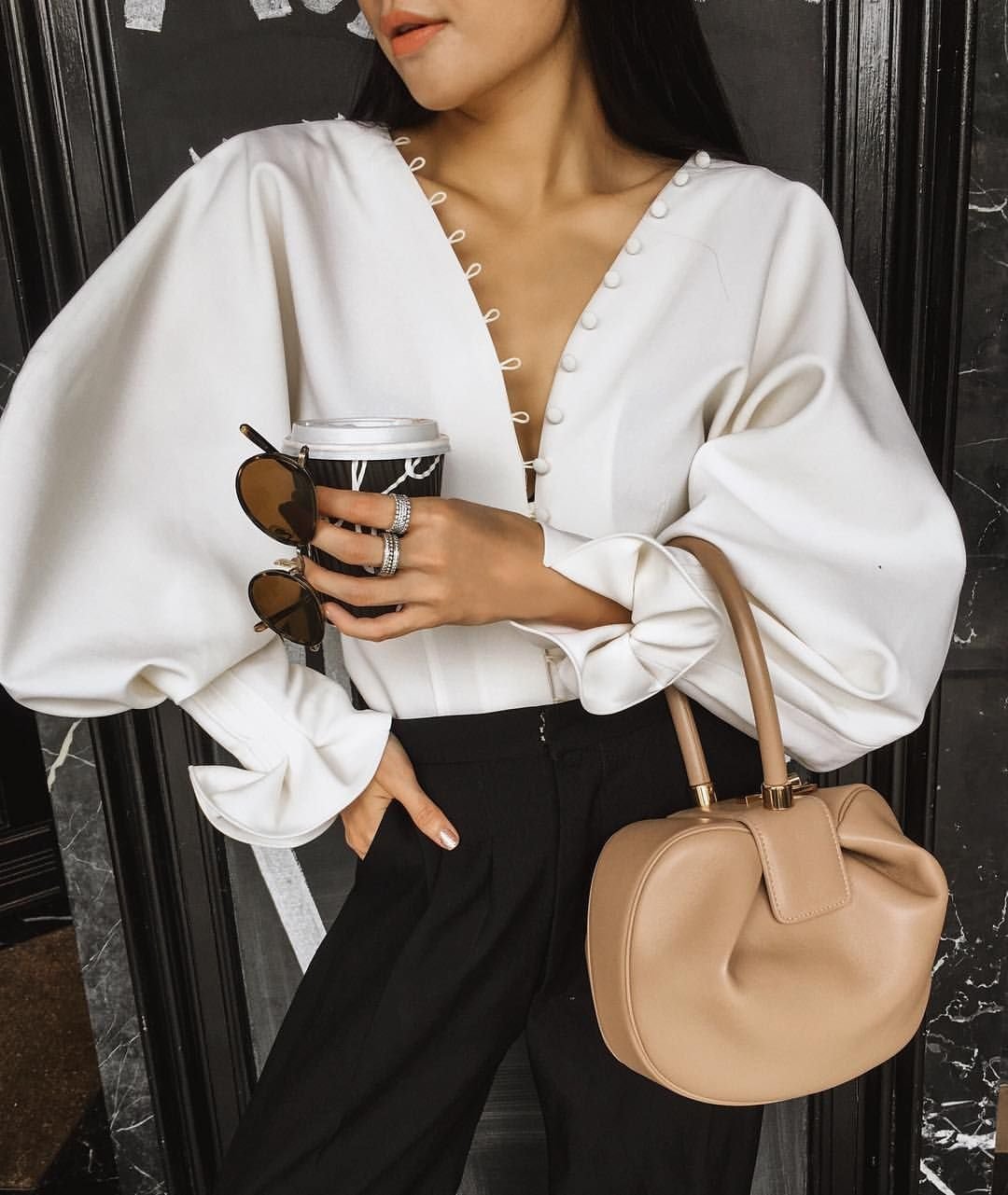 Блузка с объемными рукавами