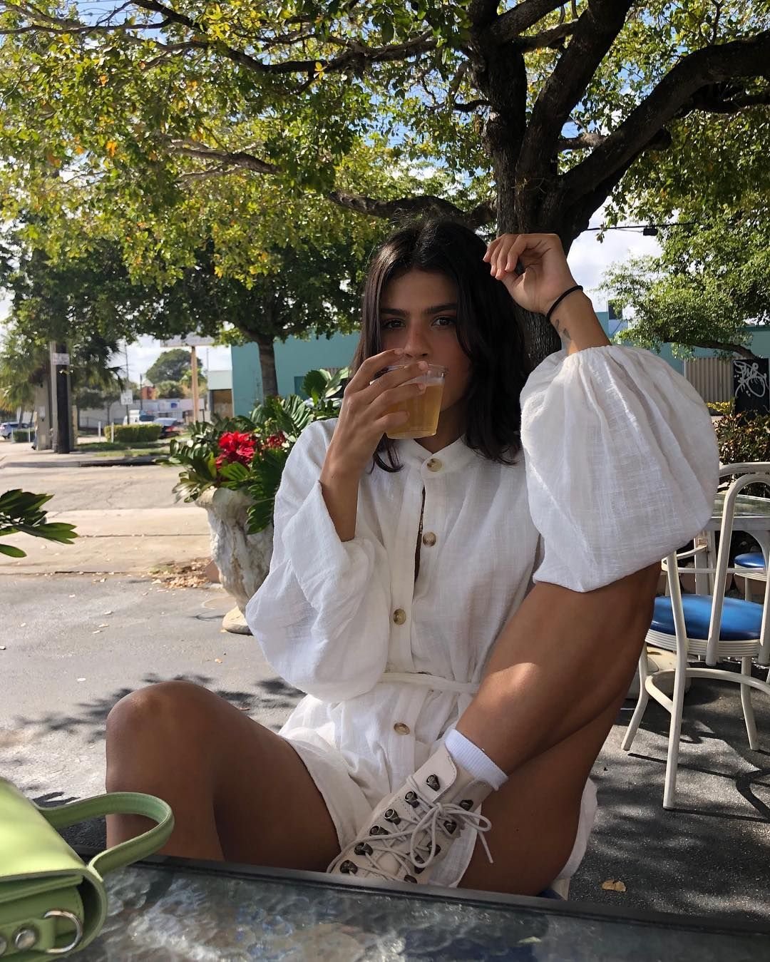 Белая рубашка оверсайз стрит стайл