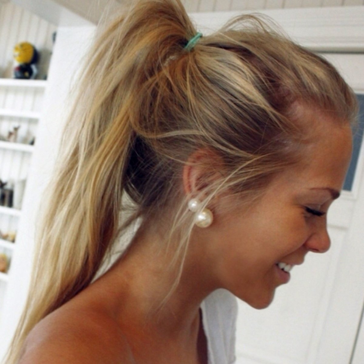 Блондинка с хвостом