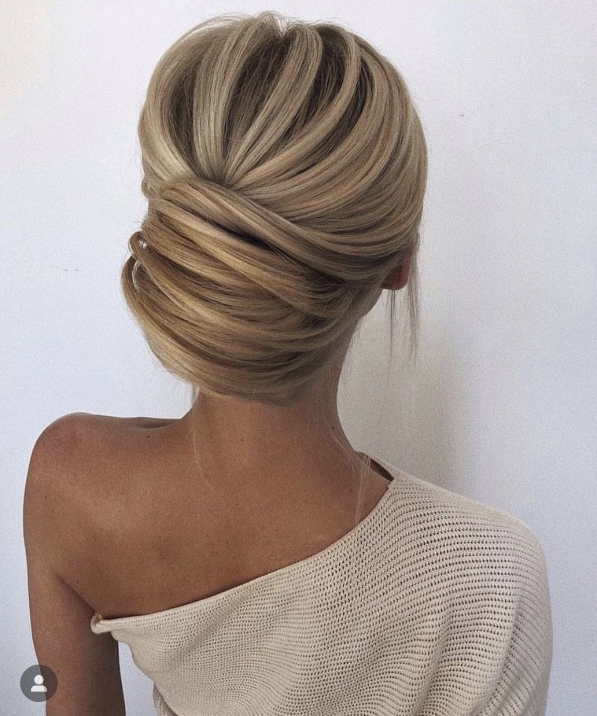 Прическа пучок сверху