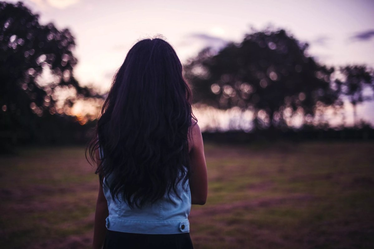 Брюнетки с длинными волосами без лица