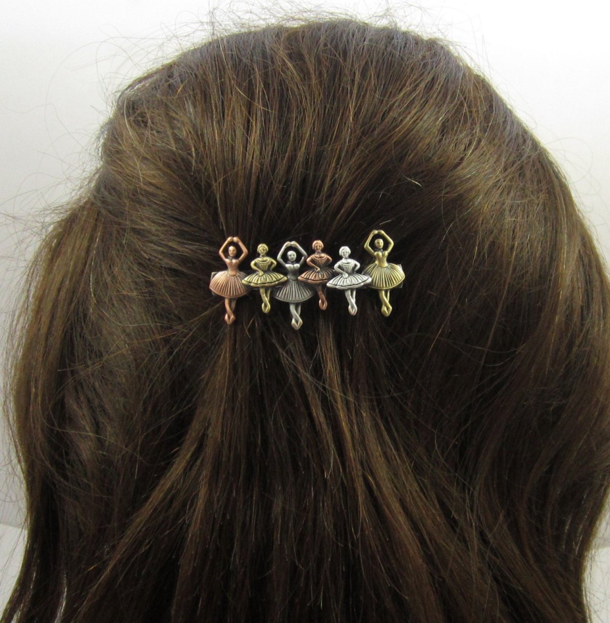 Прическа балерины с заколками