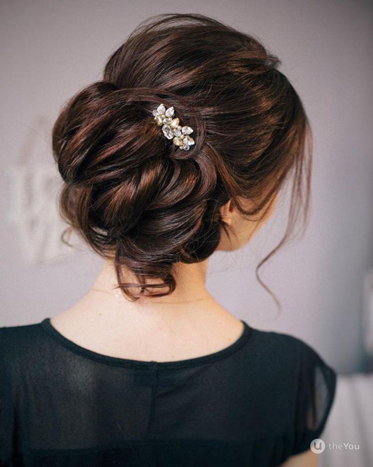 Пучок на волосы до плеч