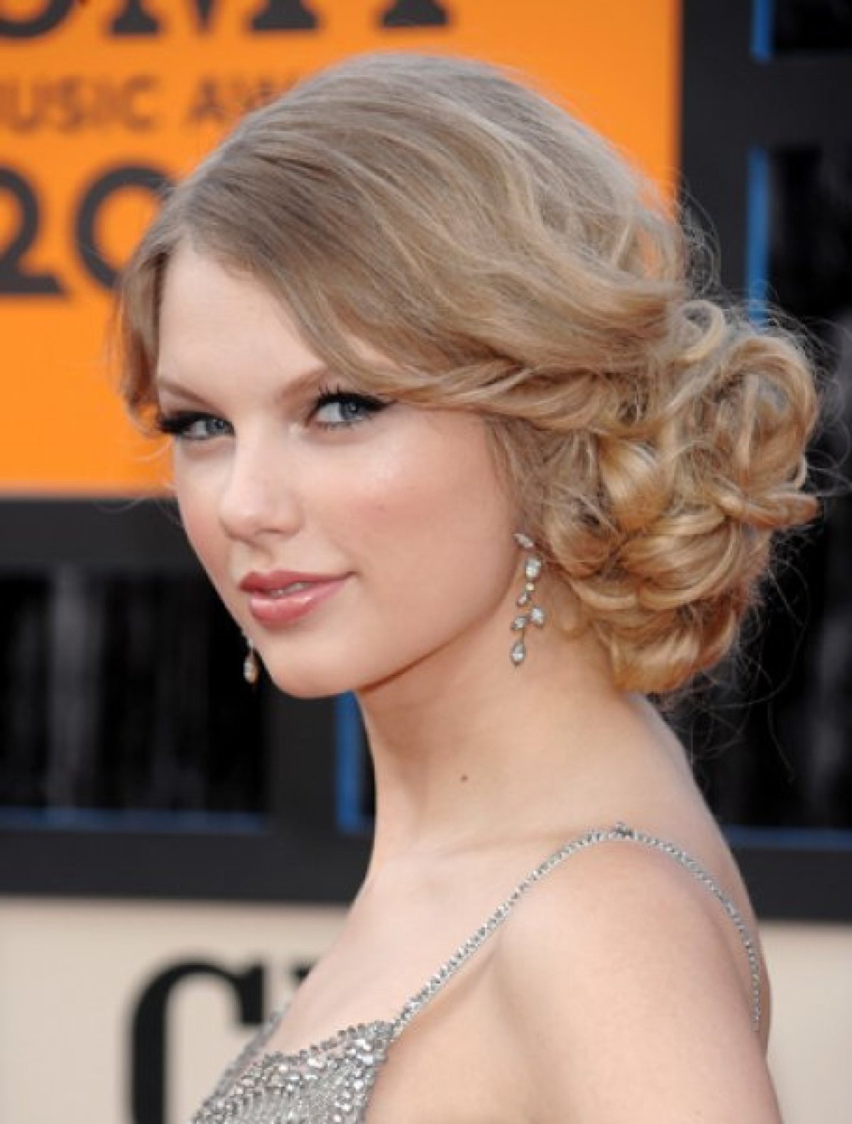 Блондинки с собранными волосами