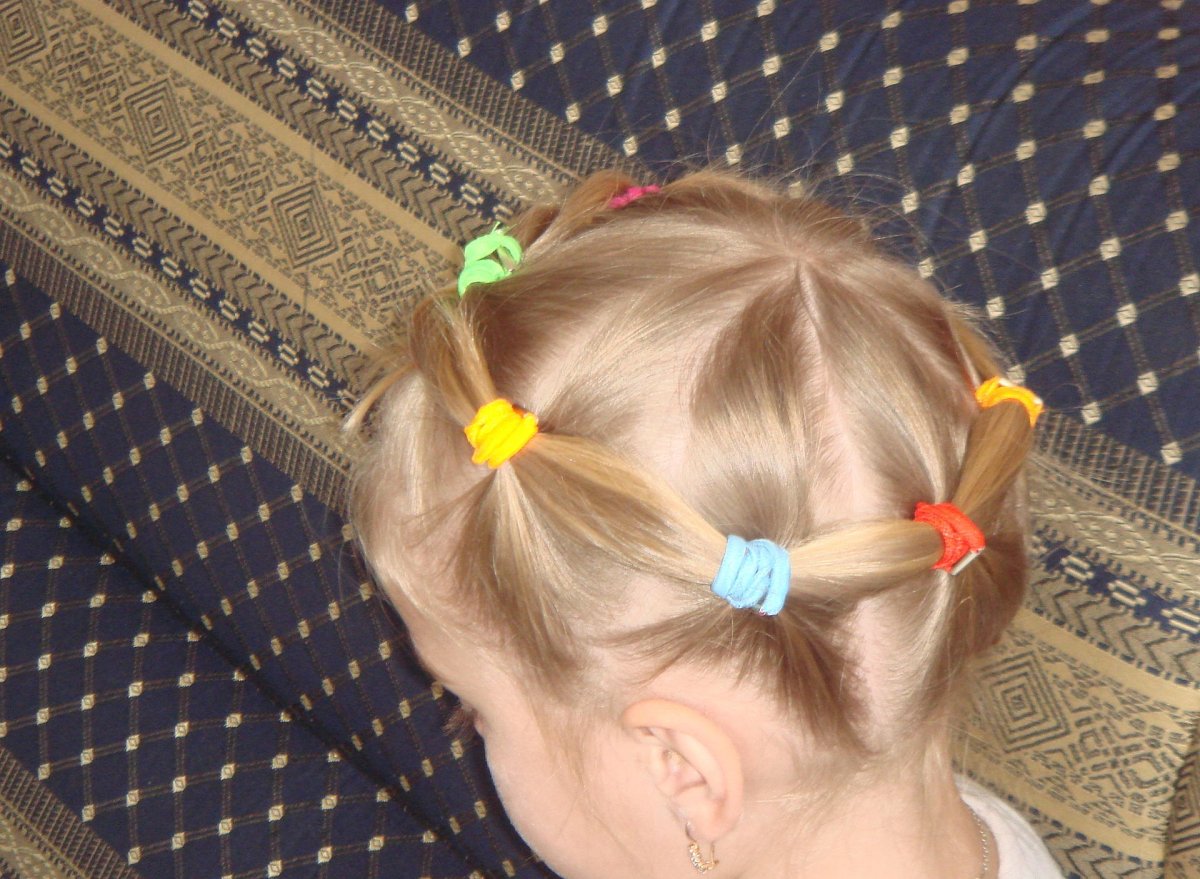 Причёски с резиночками на короткие волосы для девочек 2