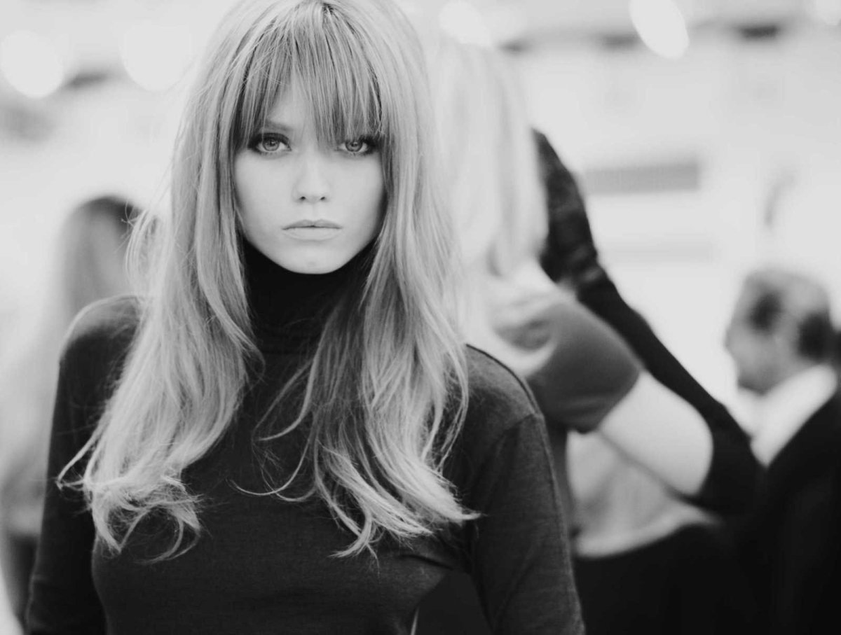 Короткое каре с челкой для круглого лица