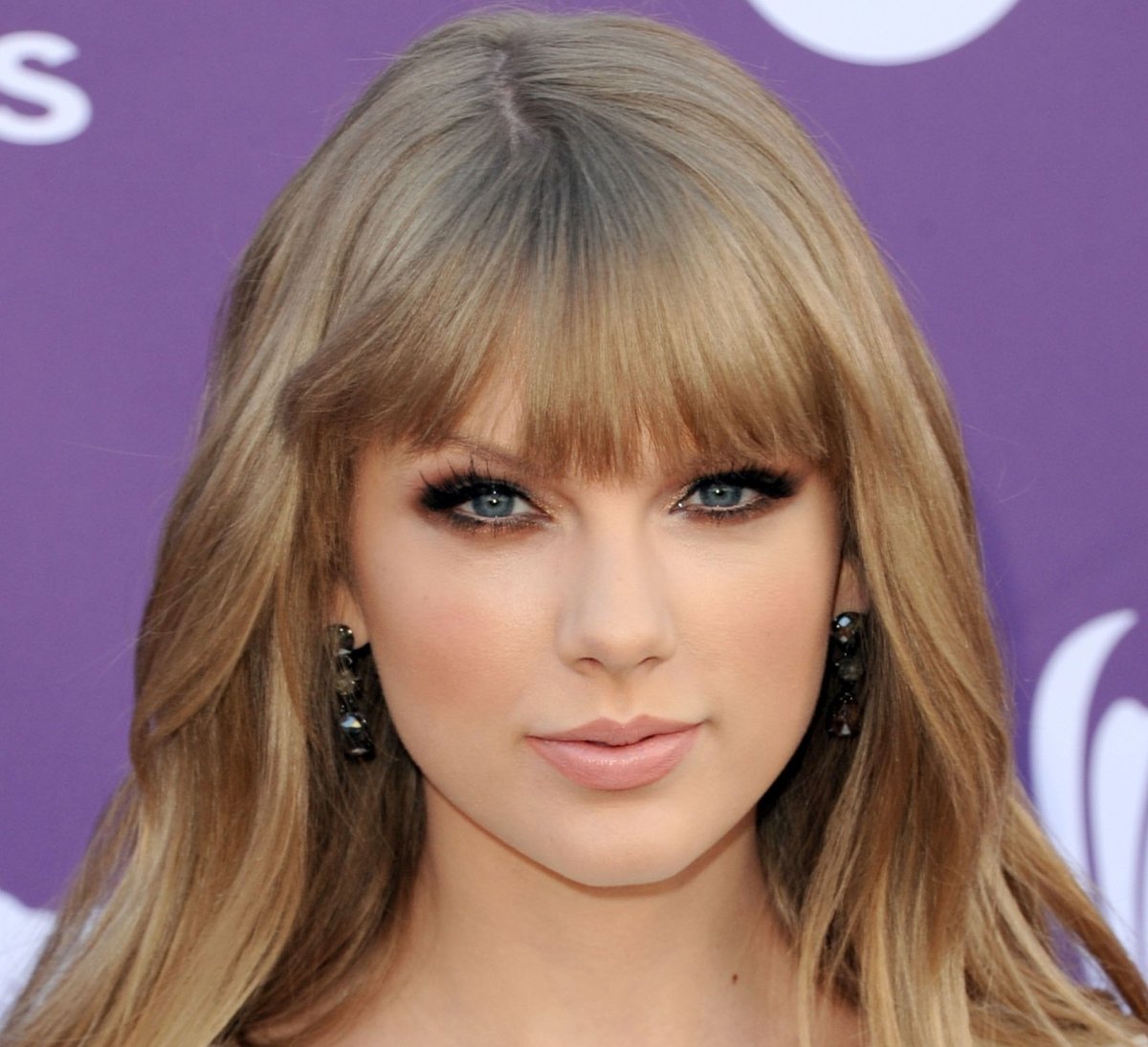 Cara Delevingne с челкой