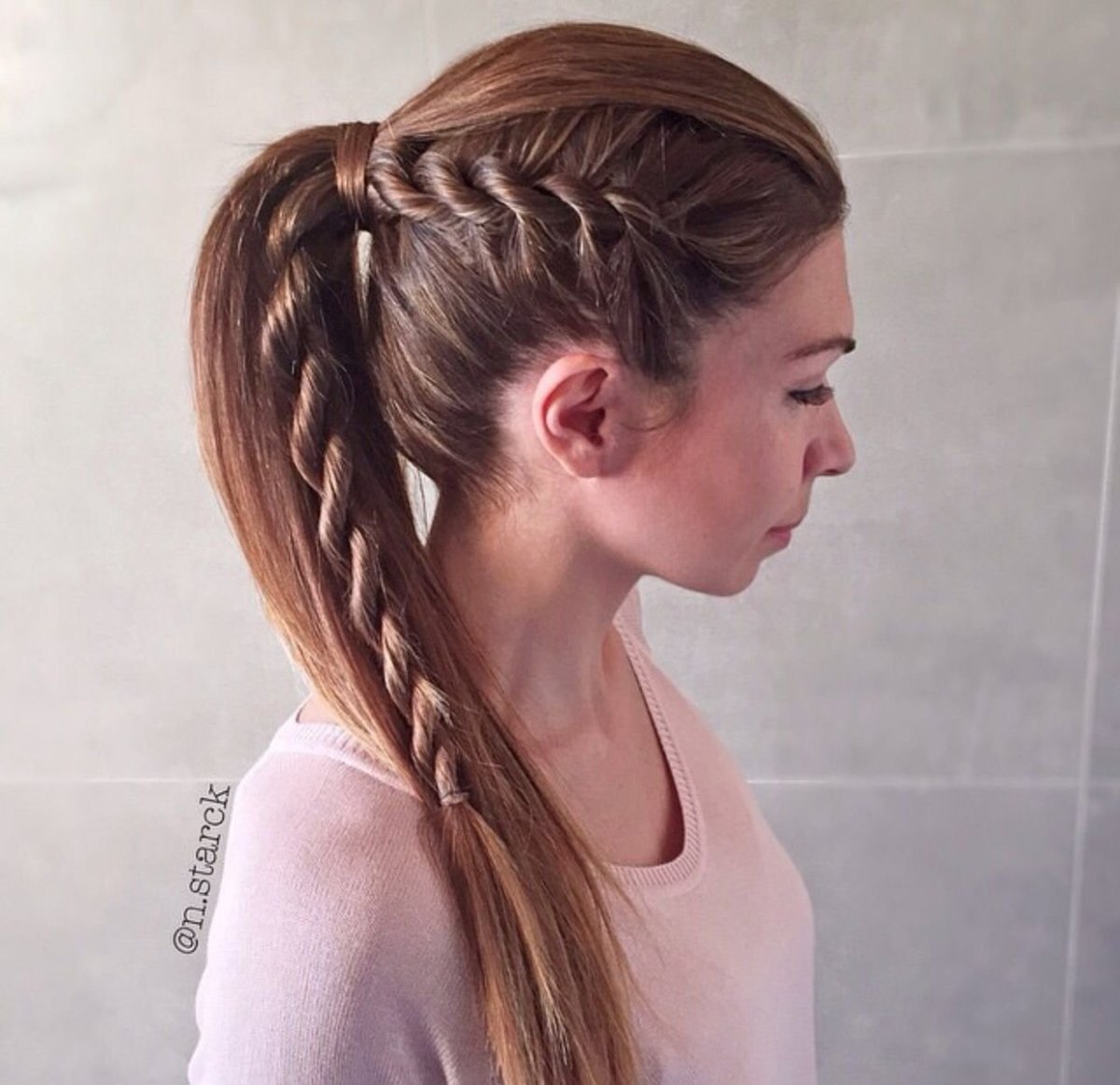 Прическа с бритыми висками и затылком женская