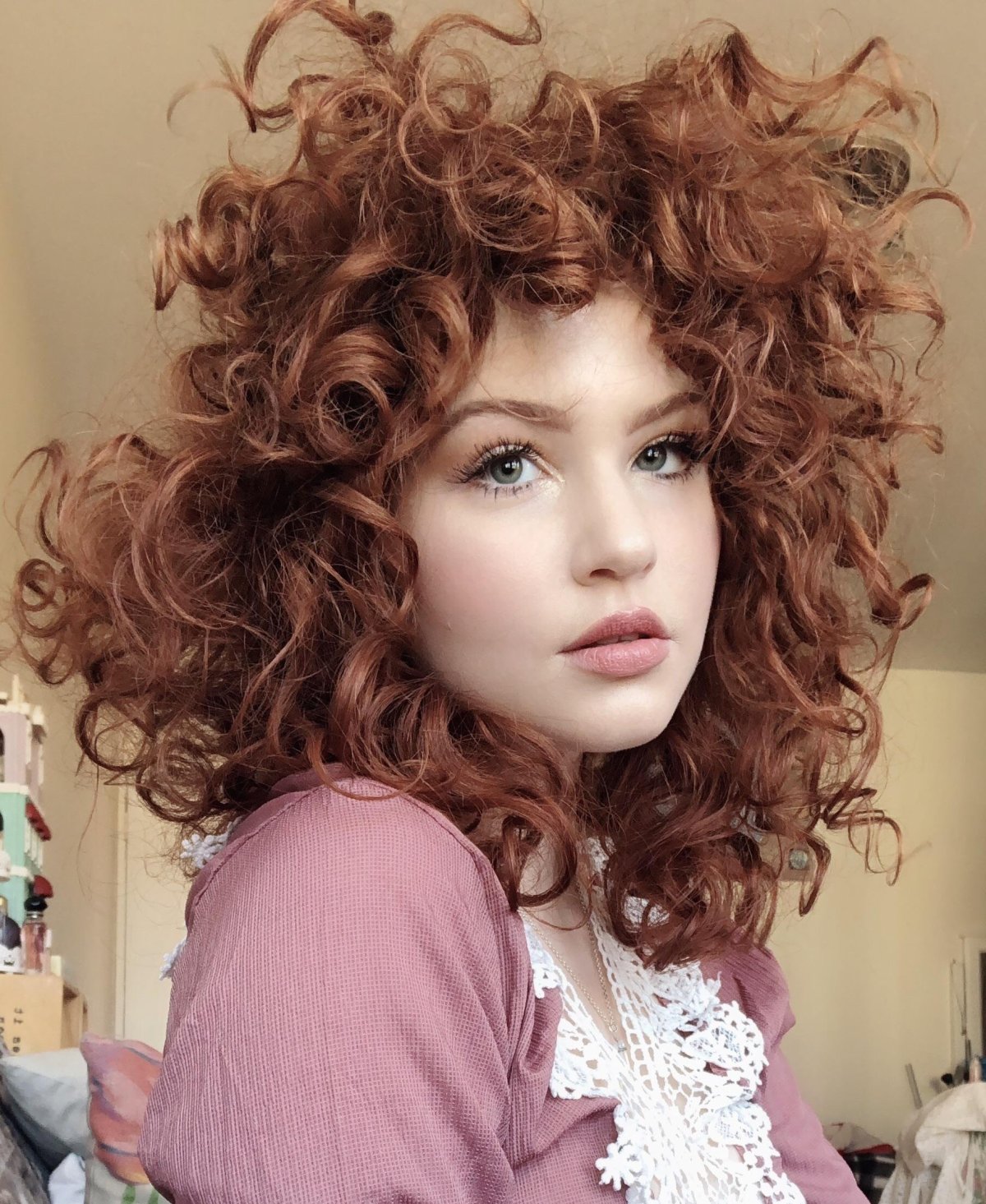 Прически рыжих кудрявых волос